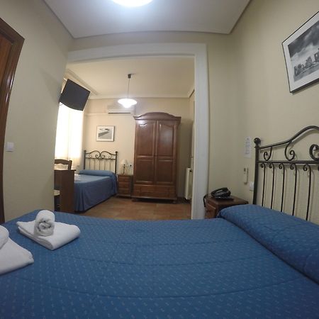 Hostal El Pilar Madrid Luaran gambar