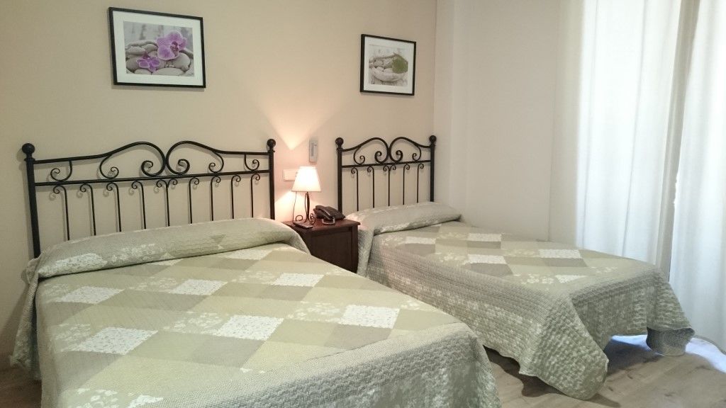 Hostal El Pilar Madrid Luaran gambar