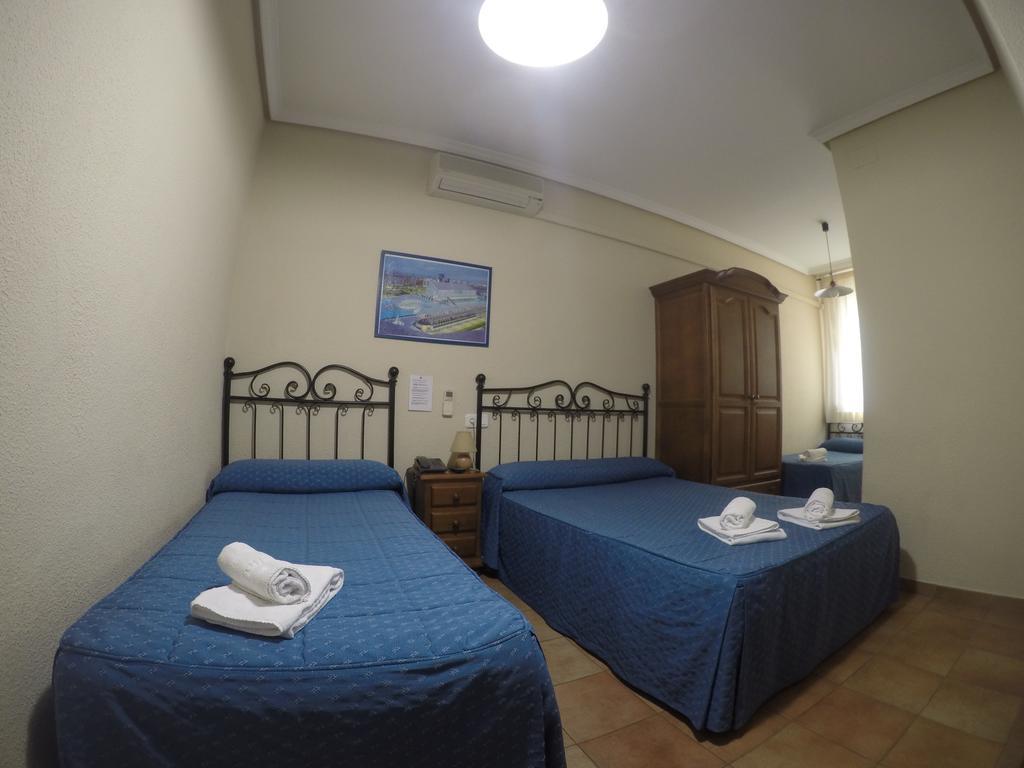 Hostal El Pilar Madrid Luaran gambar