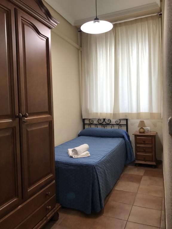 Hostal El Pilar Madrid Luaran gambar