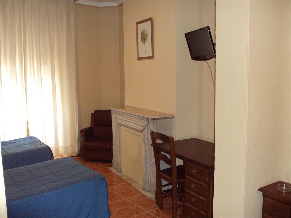 Hostal El Pilar Madrid Luaran gambar