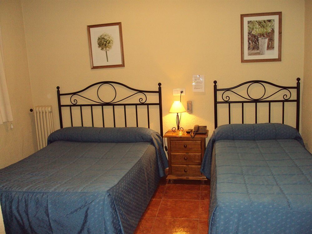 Hostal El Pilar Madrid Luaran gambar