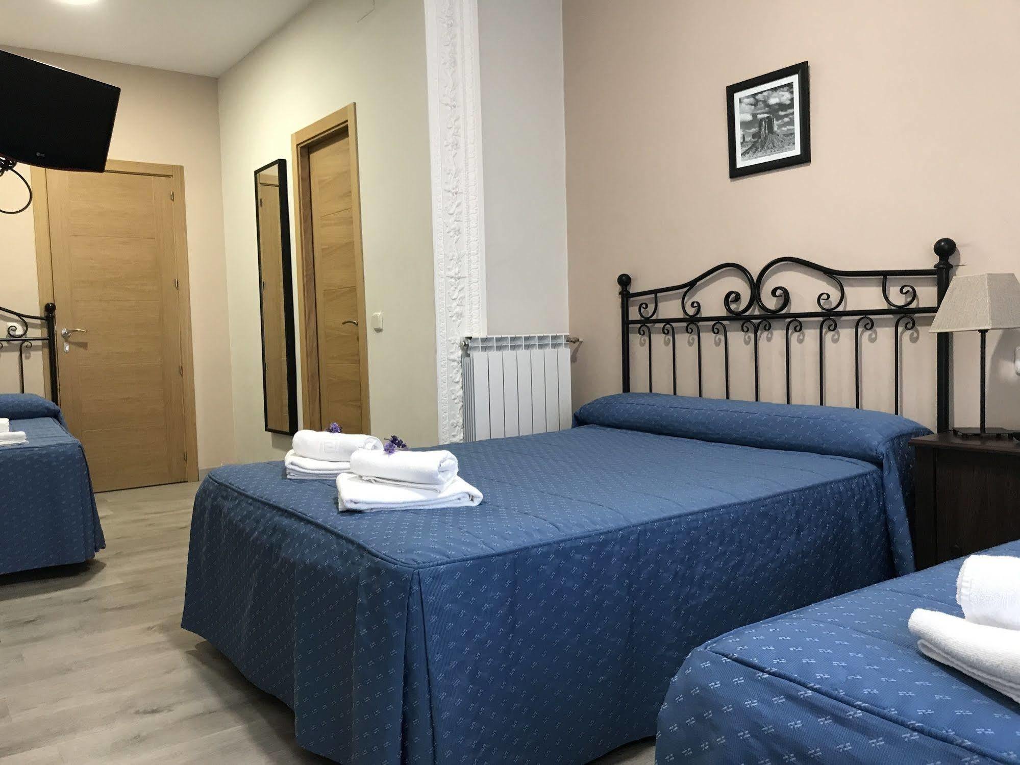 Hostal El Pilar Madrid Luaran gambar